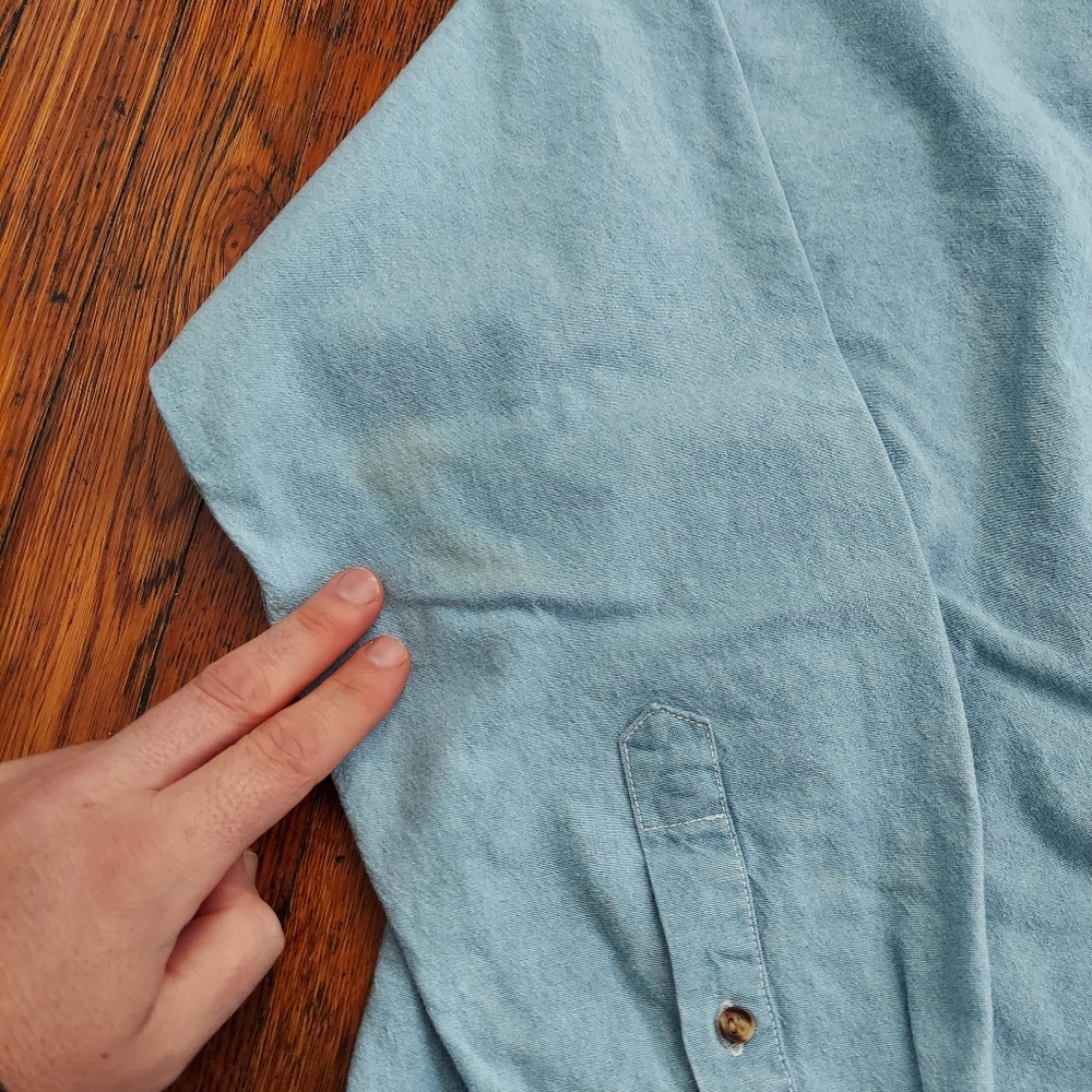 🔥VTG '95 Looney Tunes Denim Shirt🔥 - Picture 11 of 11